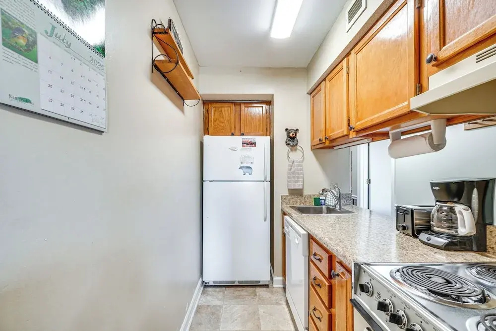 Indoor & Outdoor Pool Access! Condo 3 Mi to Gsmnp