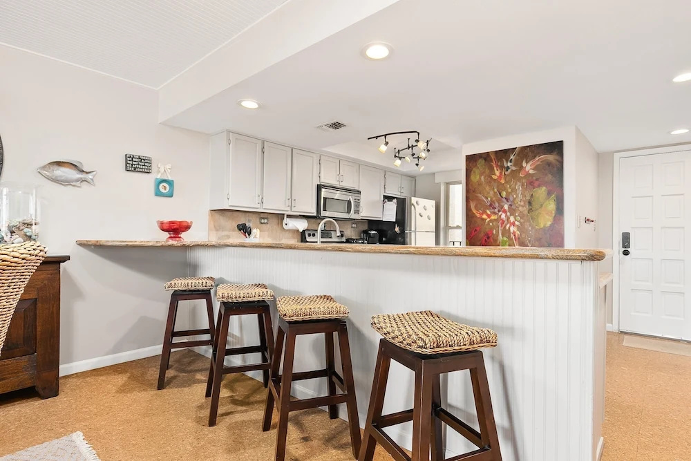 Eat, Beach, Sleep, Repeat! 2 Bedroom Condo