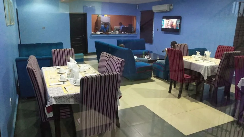 Hard Break Hotel and Suite