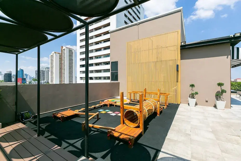 Your Private Oasis Stylish 2br With Spacious Living Room and Pool Access