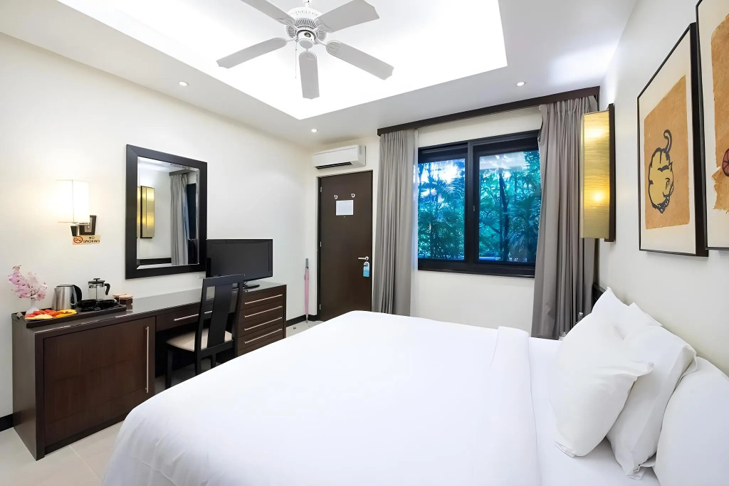 Lokal Phuket "Former K-Hotel" - SHA Extra Plus