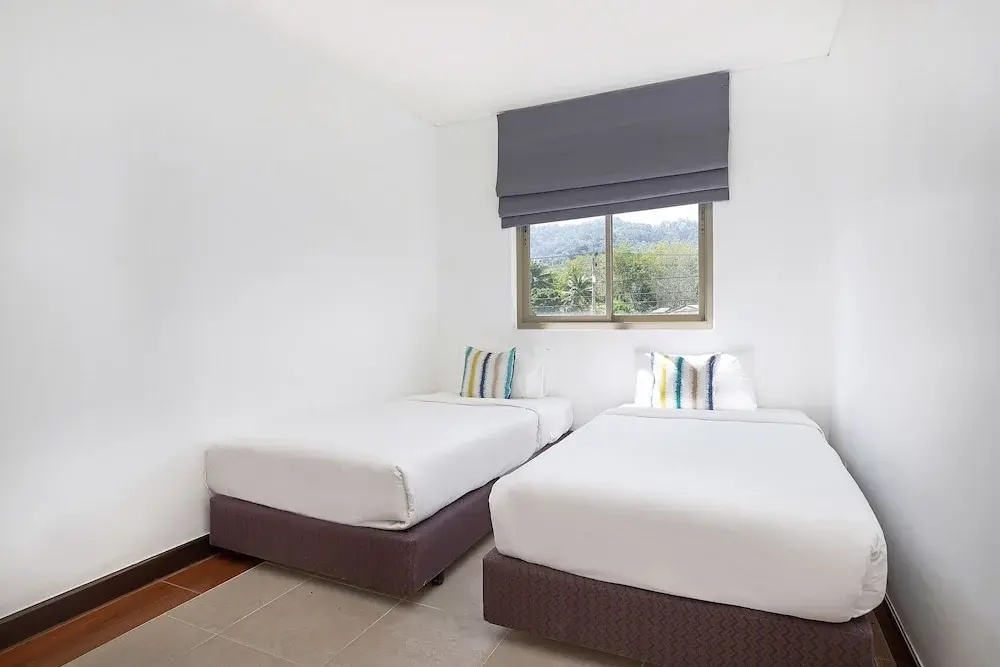 Stylish 3BR Pool Access Villa Argent 9