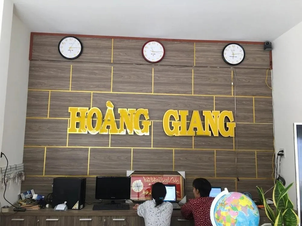 Oyo 727 Hoang Giang Hotel