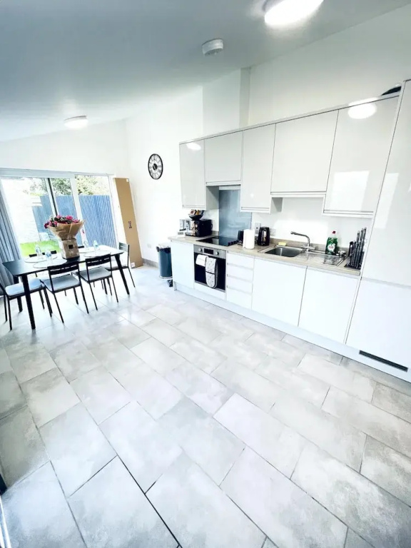 Immaculate 2 Bed House in Cambridge