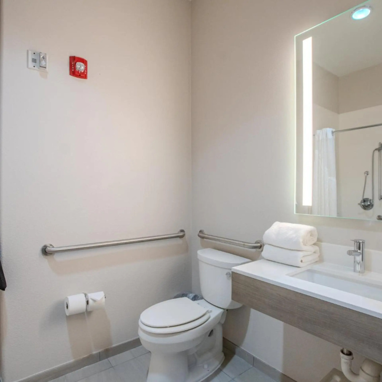 Holiday Inn Express & Suites Cleveland by IHG