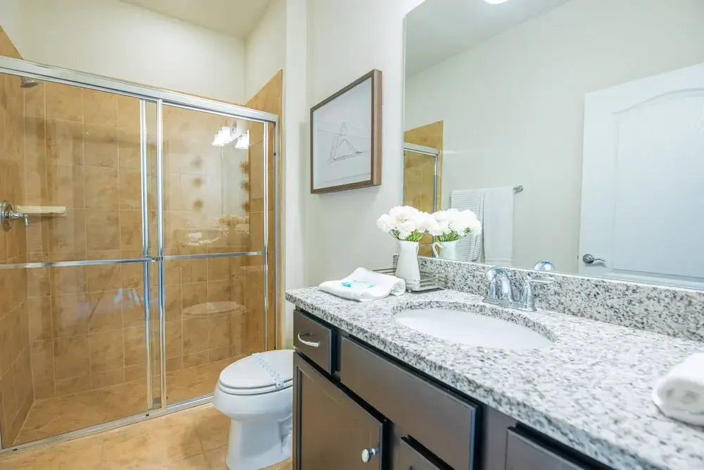 Amazing New TownHome 5 Bdr 4,5 Bath with Pvt Pool and Access to Clubhouse,15min from Disney