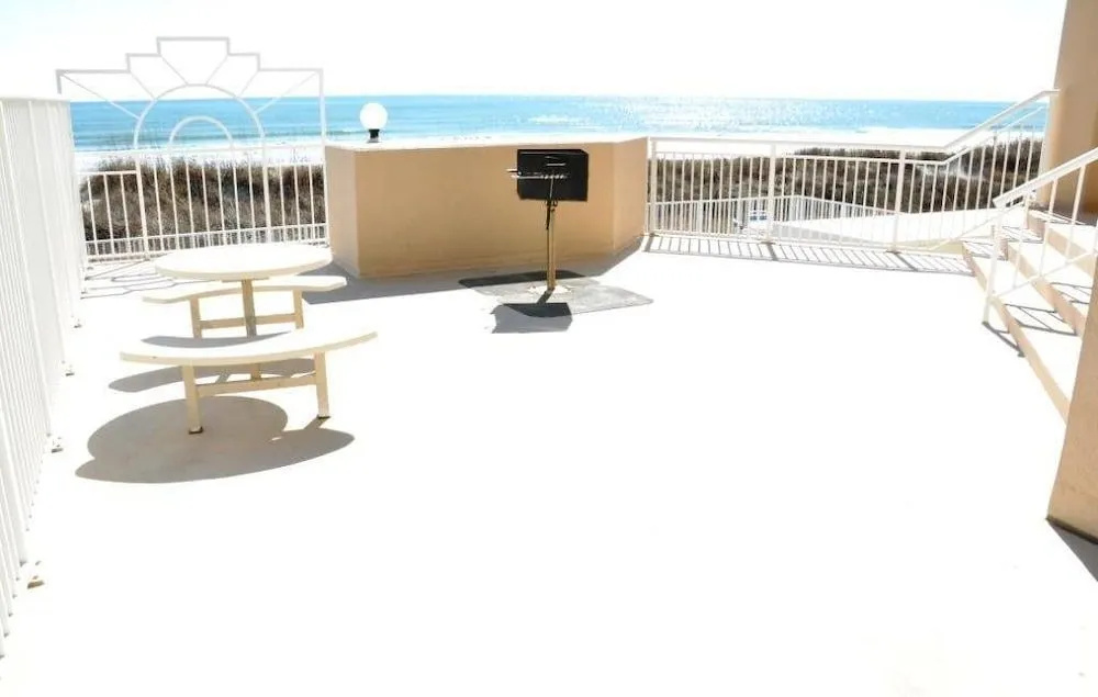 Hyperion Towers 302 - 2 Br condo by RedAwning