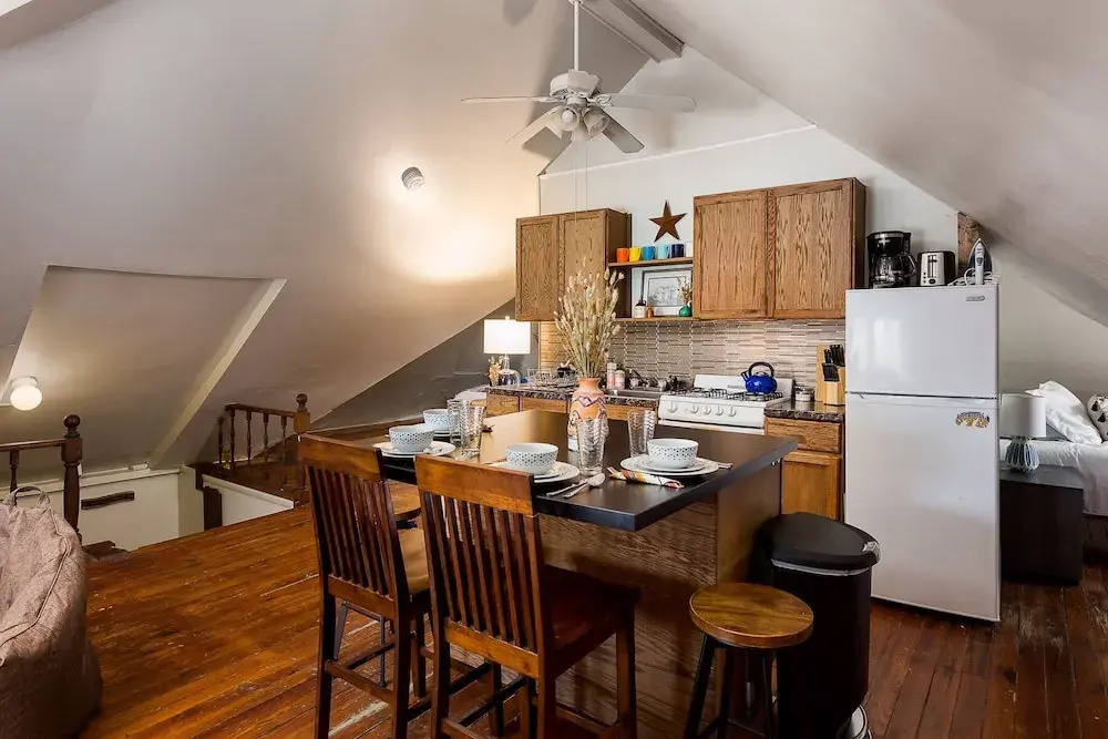 Center of Highlands! Spacious Bardstown loft!