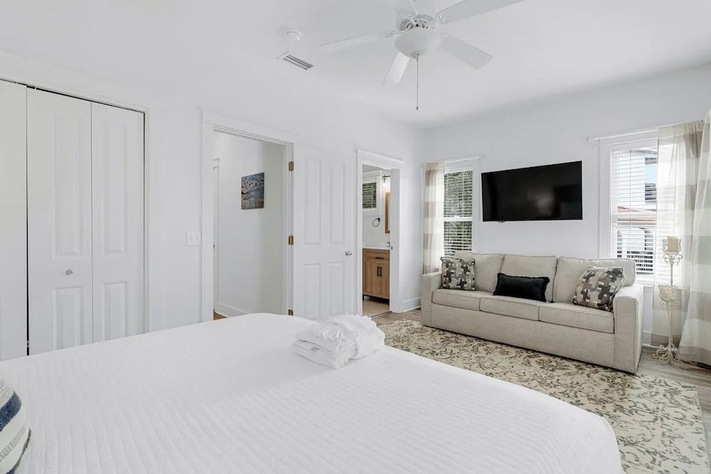 Private Pool & .2 Miles to Beach + 4 Bikes - Heated Pool Option