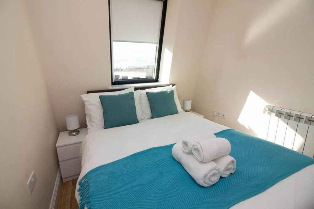 Stayzo Castle Penthouse 17 - A Clean Fresh Modern Apartment With Free Wi-fi
