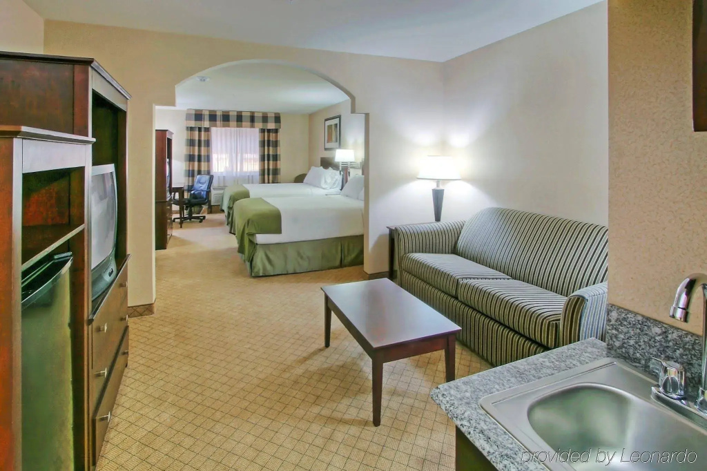 Holiday Inn Express & Suites Portales by IHG