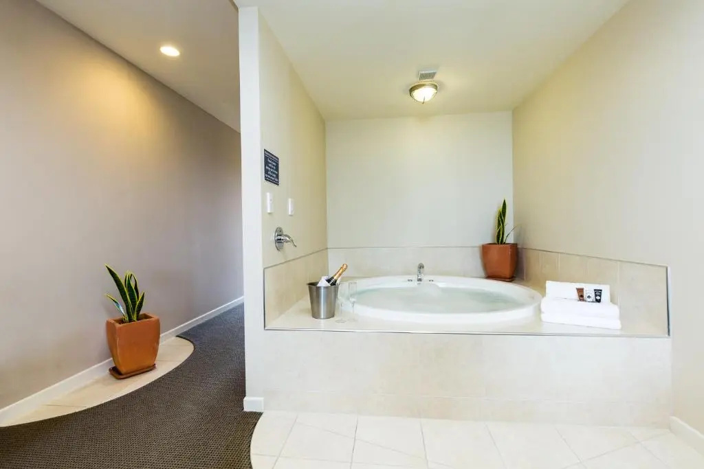Pebble Beach Motor Inn