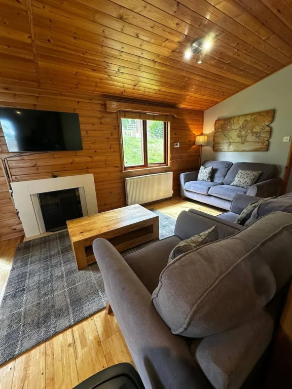 Serene Watermouth Cabin Retreat With Hot Tub & Stunning Coastal Views