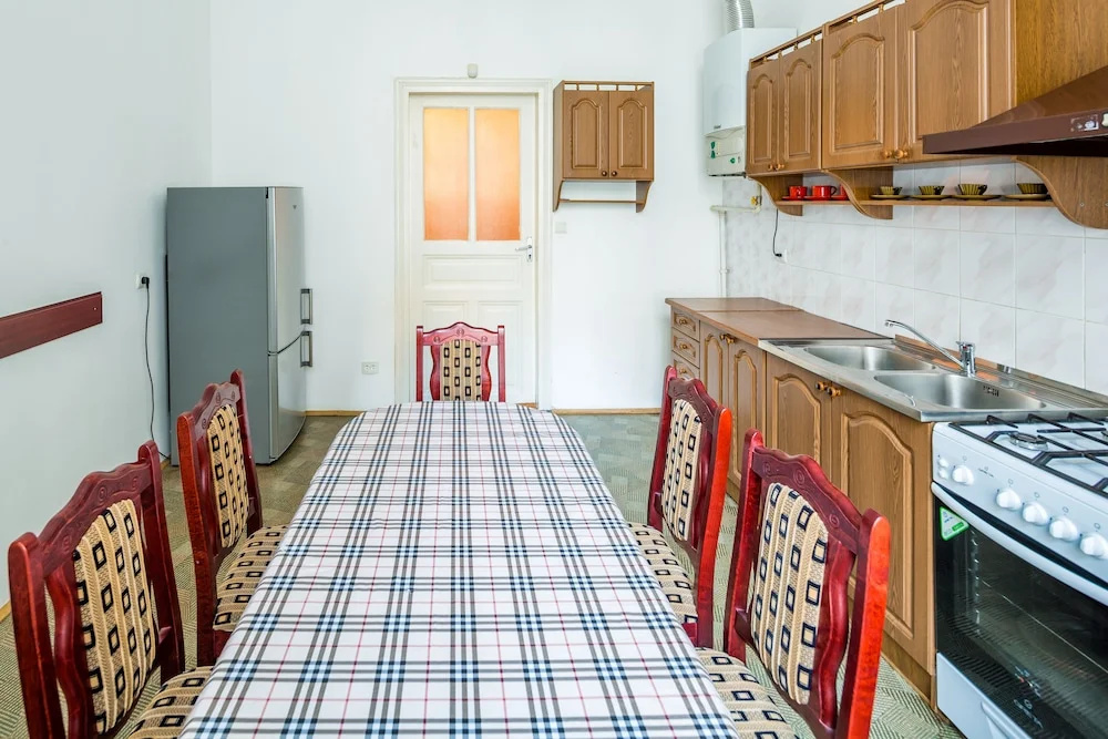 Three rooms on Hnatyuka 3