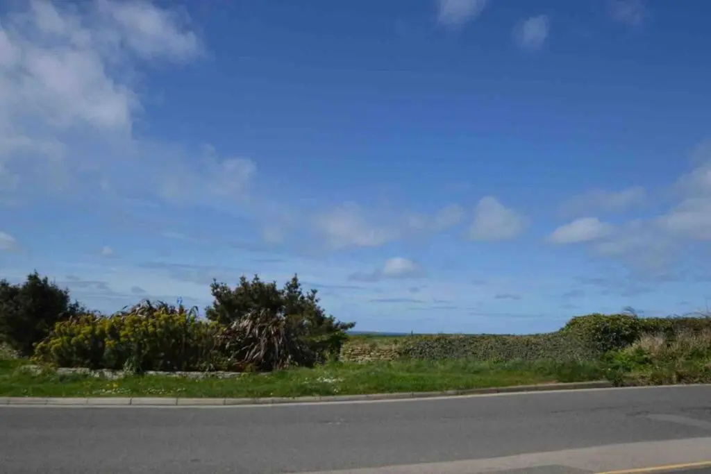 Beautiful 3 bedroom apartment by the Sea