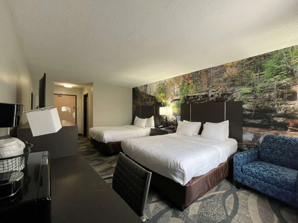 Clarion Pointe Fairborn near Wright Patterson AFB