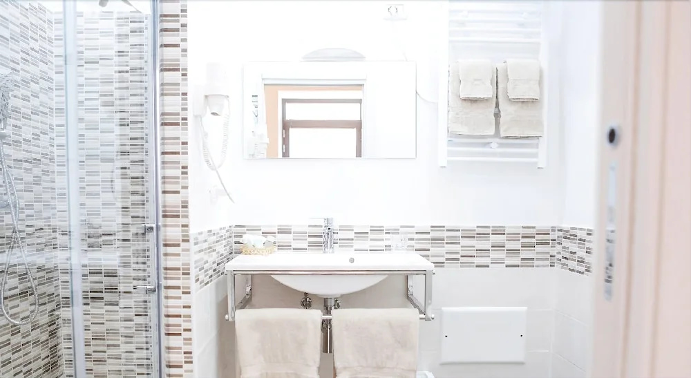 Ailanthus Holiday Suites