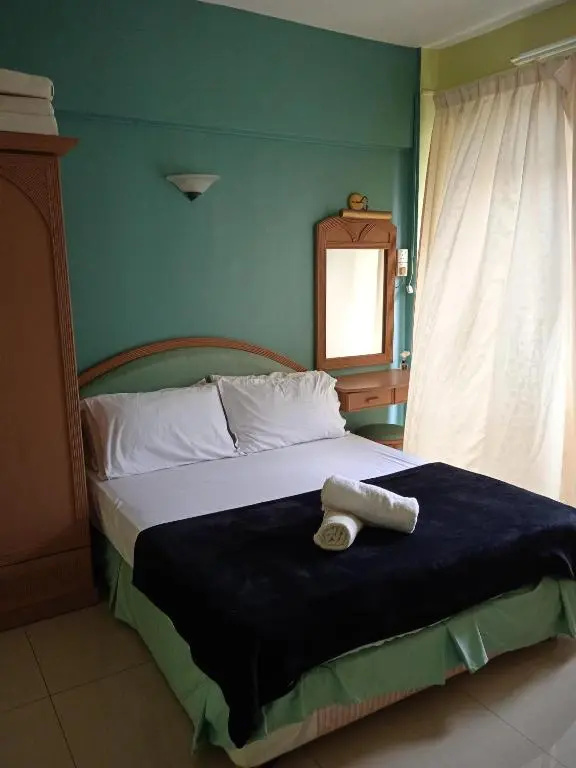 Santai Inn aprt 3 bilik Moslim Blok D w WiFi & Astro at Glory Beach Resort