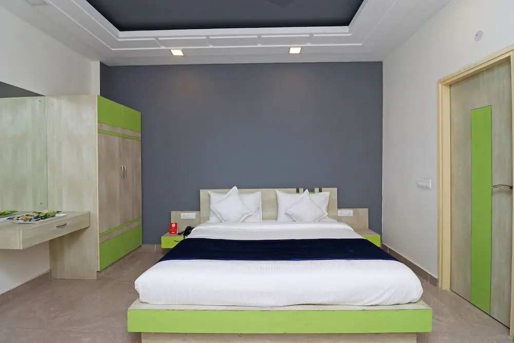 OYO 10668 Hotel Viditva 3