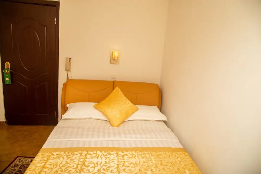 Gold Plaza Hotel