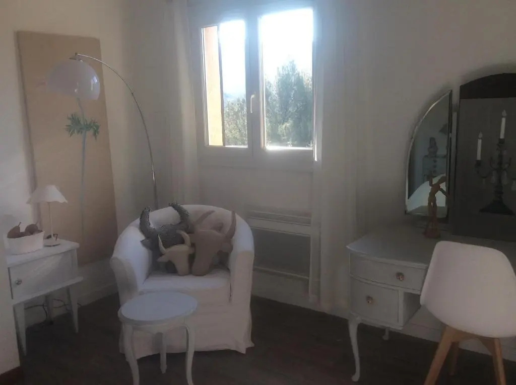 Chambre lumineuse, calme absolu