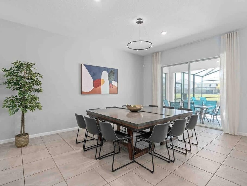 Super Huge- 12bd 12bas - Sleeps 38