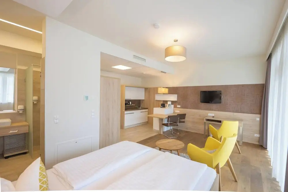 Comfort Studio With King-size Bed for 2 People 24-7 Check-in