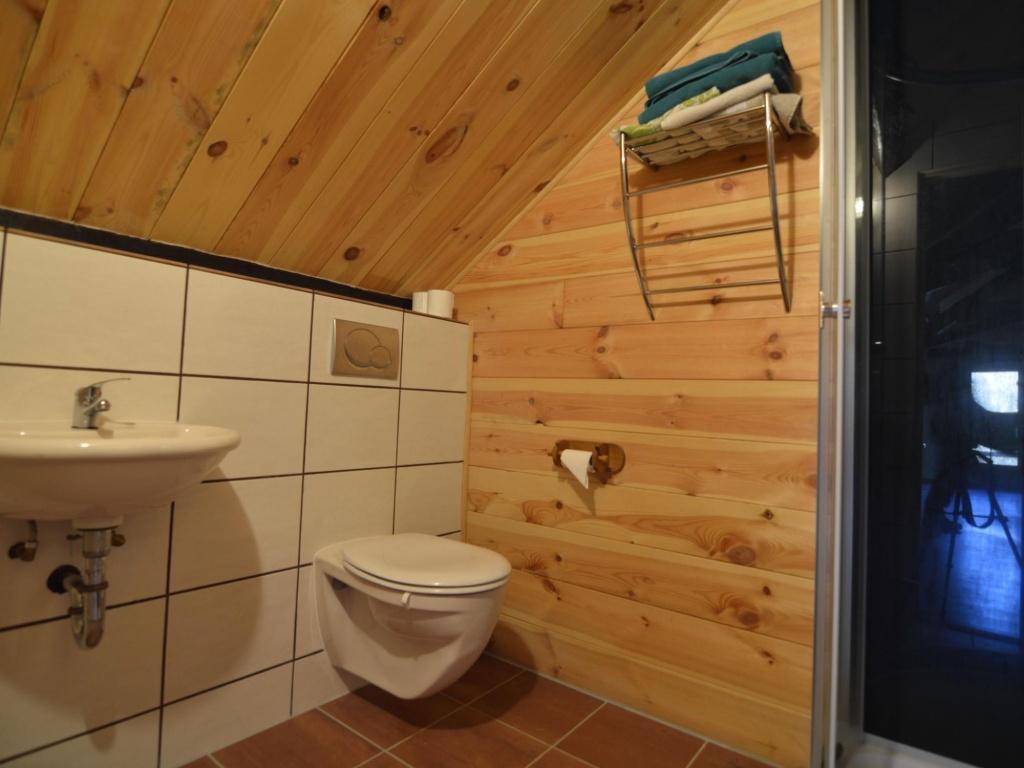 Cosy Holiday Home in Oussoy-en-Gatinais with Library