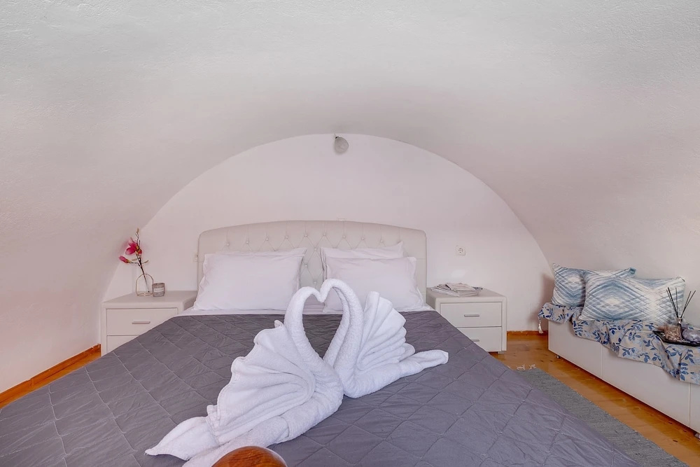 Paradise, Traditional Cycladic House
