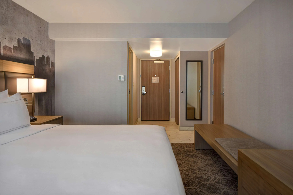 DoubleTree by Hilton St. Louis Airport, MO