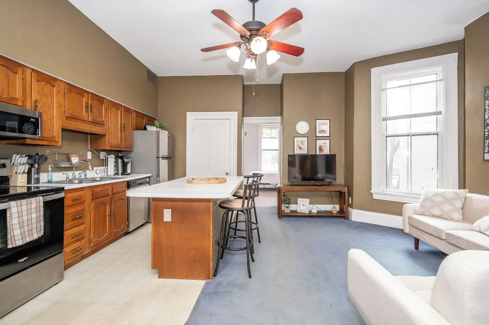 Historic Gem Russell Suite 3 A Downtown Dream!