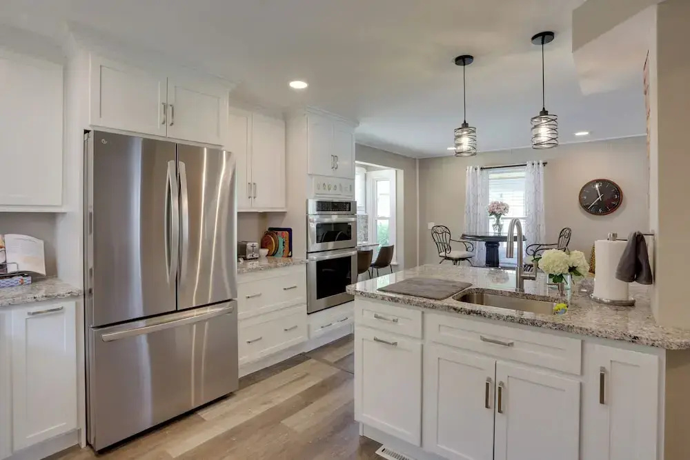 Welcoming Willoughby Home: 1 Mi to Historic Dtwn