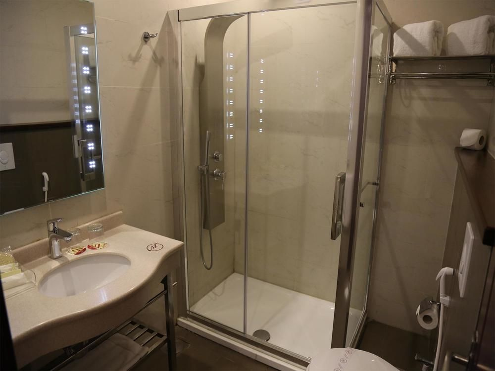 Midtown Hotel & Suites