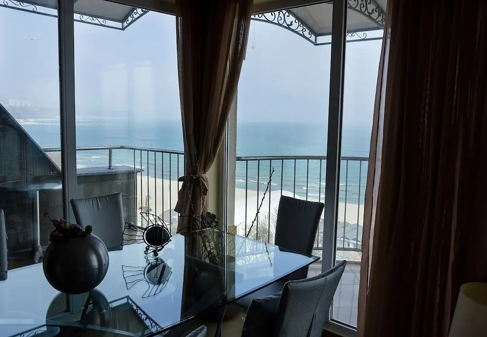 FM Deluxe 2-BDR Apartment - Varna Port