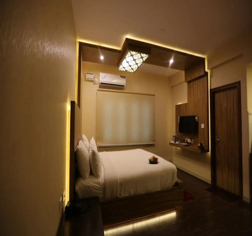 FabHotel Grand Savoury Suites