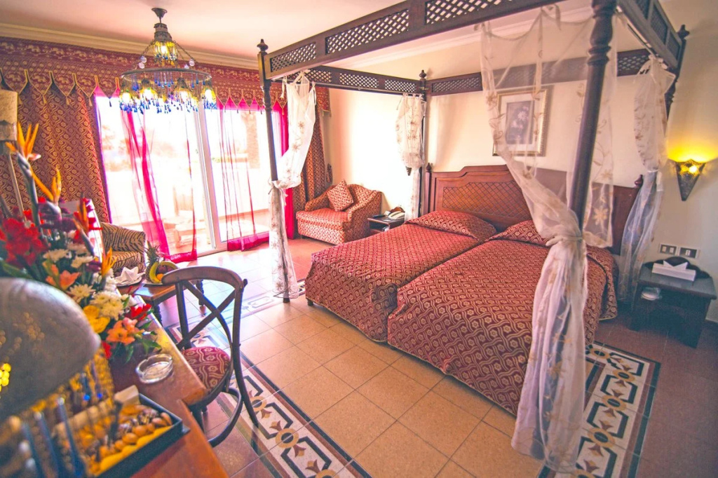 Harem at Coral Bay