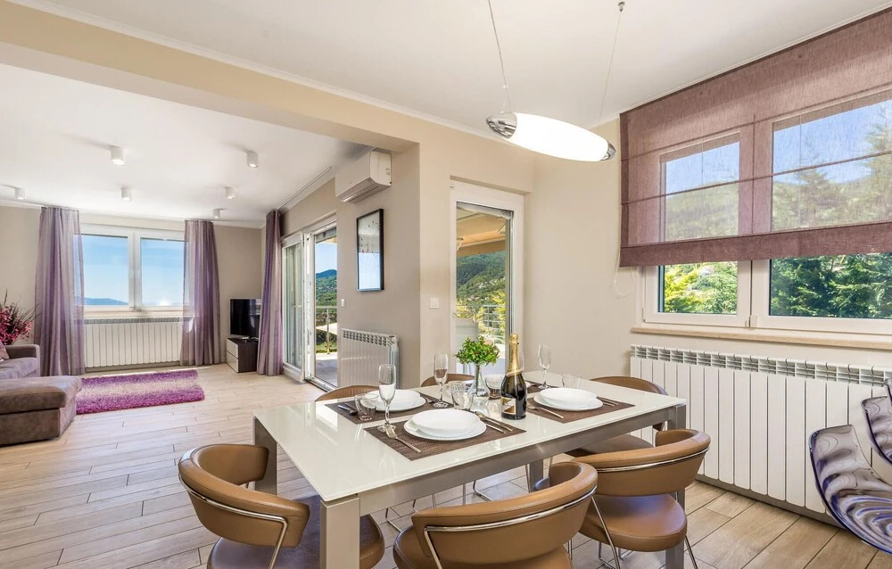 Amazing Home in Icici With 5 Bedrooms, Wifi and Outdoor Swimming Pool