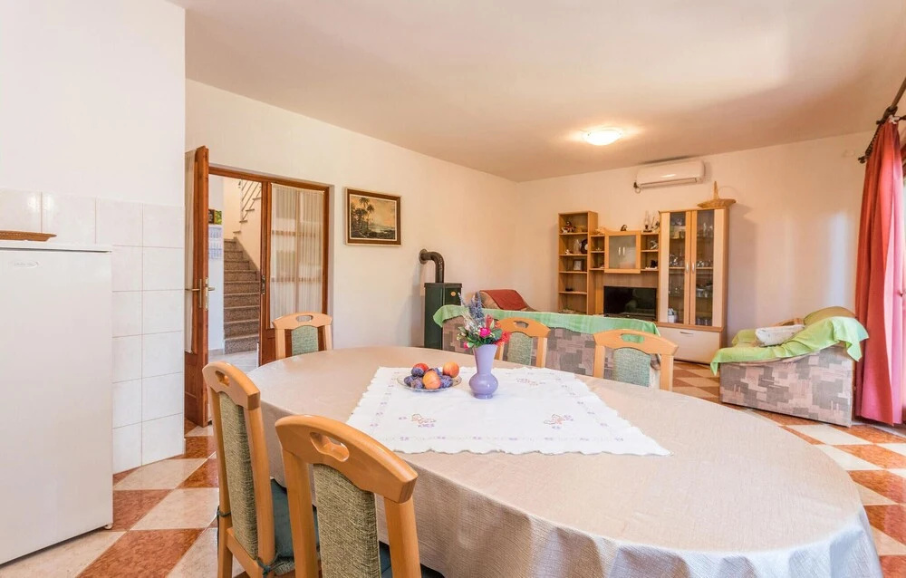 Nice Home In Sukosan With Kitchen