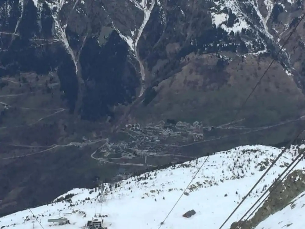 Apartment With 2 Bedrooms in Vaujany, With Wonderful Mountain View and