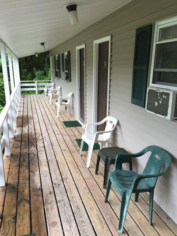 Adirondack Oasis Motel