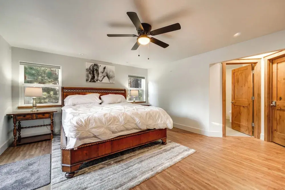 Near Downhill Ski Resort! Hot Tub Haven in Truckee