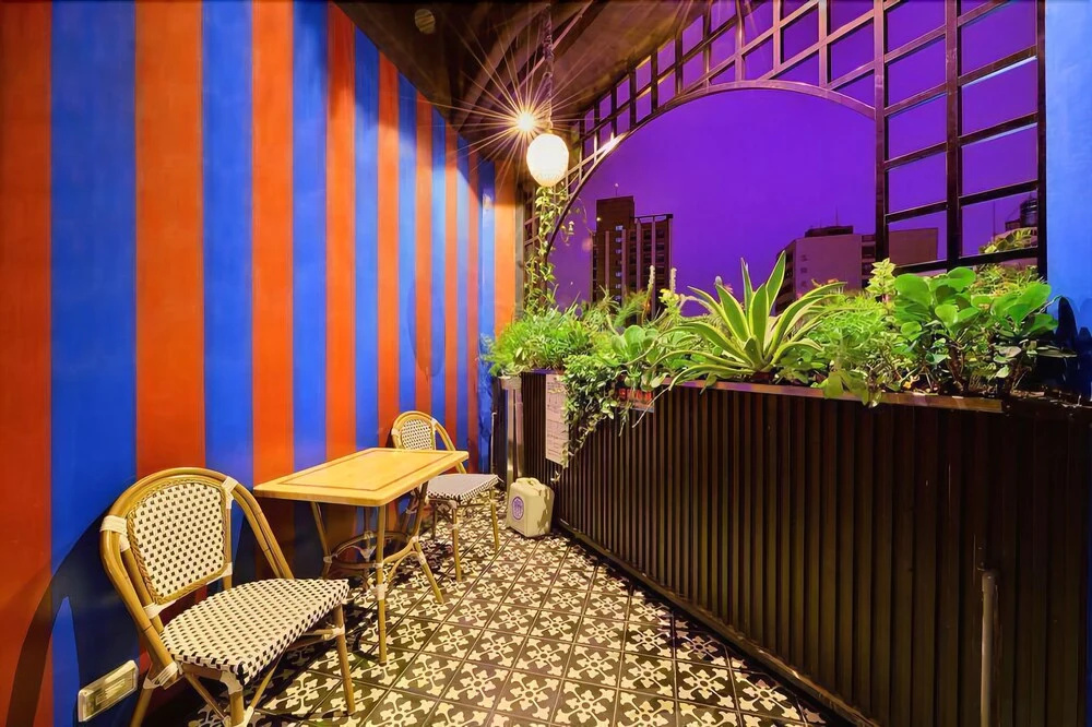 Joe's Apartment Hotel