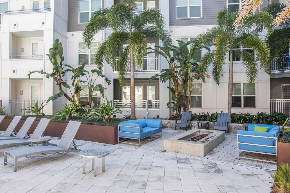 SoHo 1 BR with Balcony by Frontdesk