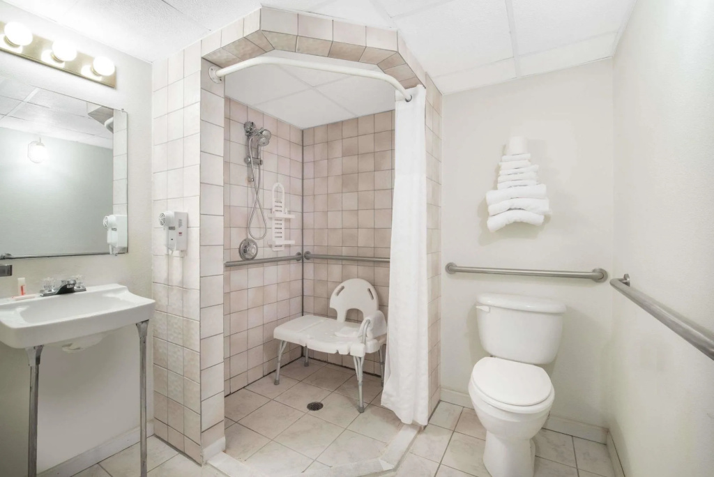 Knights Inn and Suites - Grand Forks