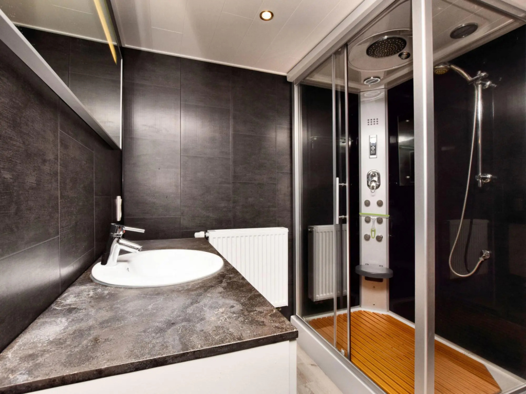 Modern Family Home With Wellness