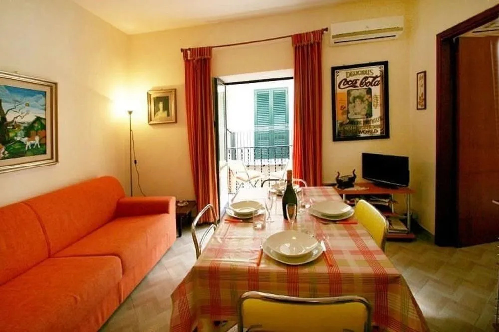 Kefalè House