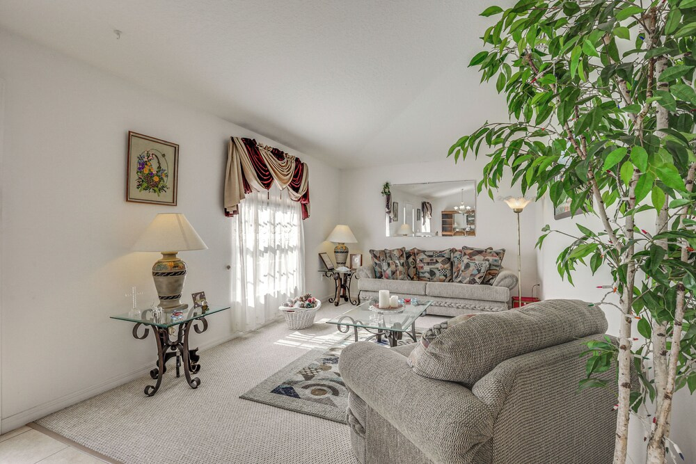 8 Mi to Sea! Snowbird Haven w/ Porch in Palm Coast