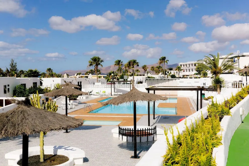 Apartment With 2 Bedrooms in Puerto del Carmen, With Wonderful sea Vie