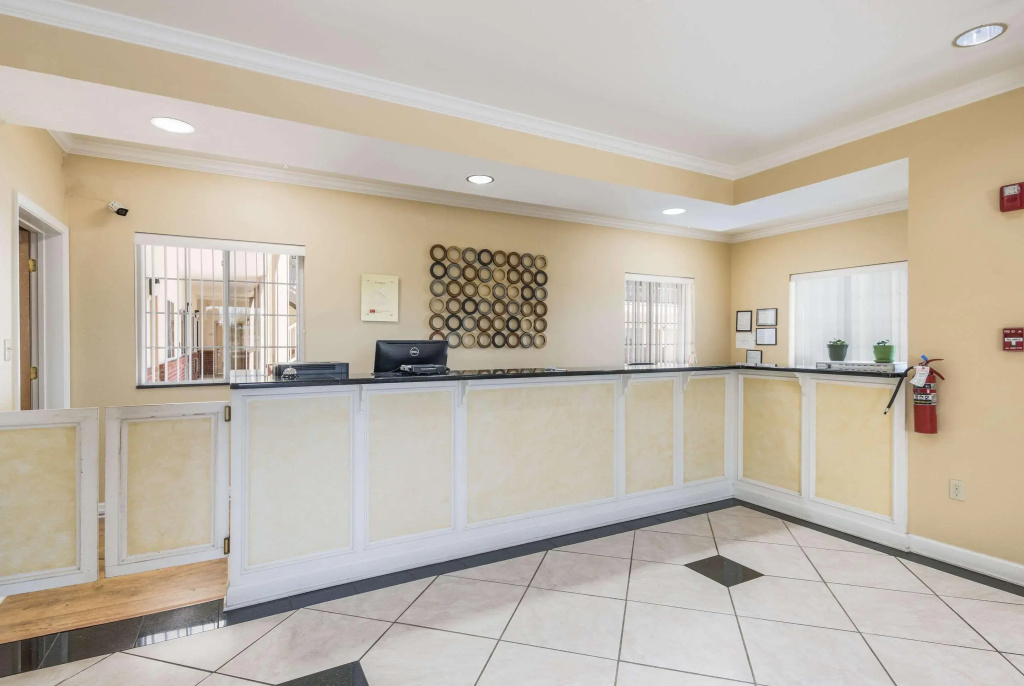 Bryant Inn And Suites