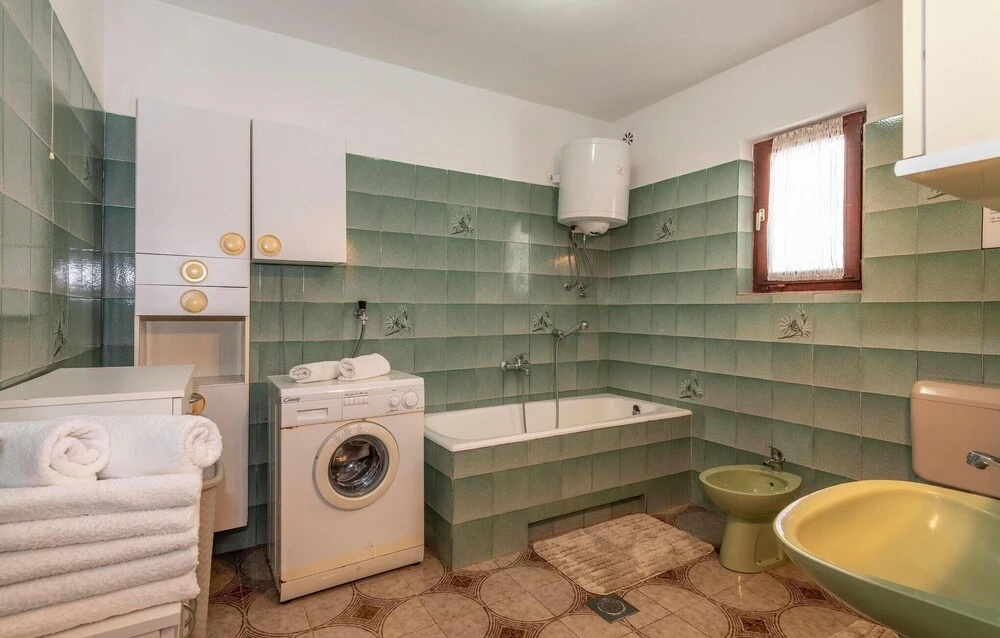 Awesome Home in Erzisce With Wifi and 2 Bedrooms